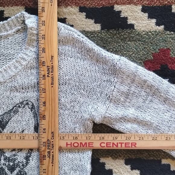 Almost Famous Geometric Fox Graphic Lightweight Knit Grays & White Sweater M - Picture 9 of 10